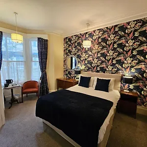 Rivelyn Bar & Restaurant Hotel